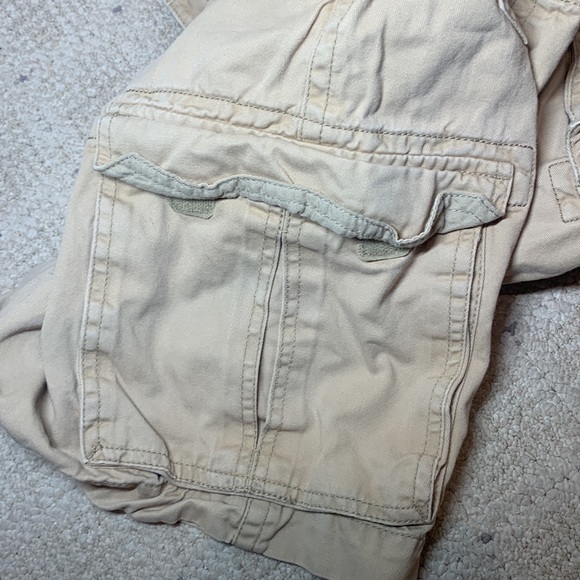 St. John’s Bay khaki cargo shorts - Picture 3 of 4